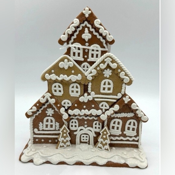 Cupcakes & Cashmere Flat Gingerbread Houses 12” - Picture 1 of 3